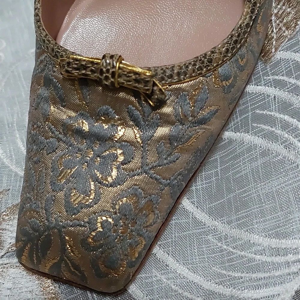 Prada bracade gold/blue pumps - Picture 3 of 7